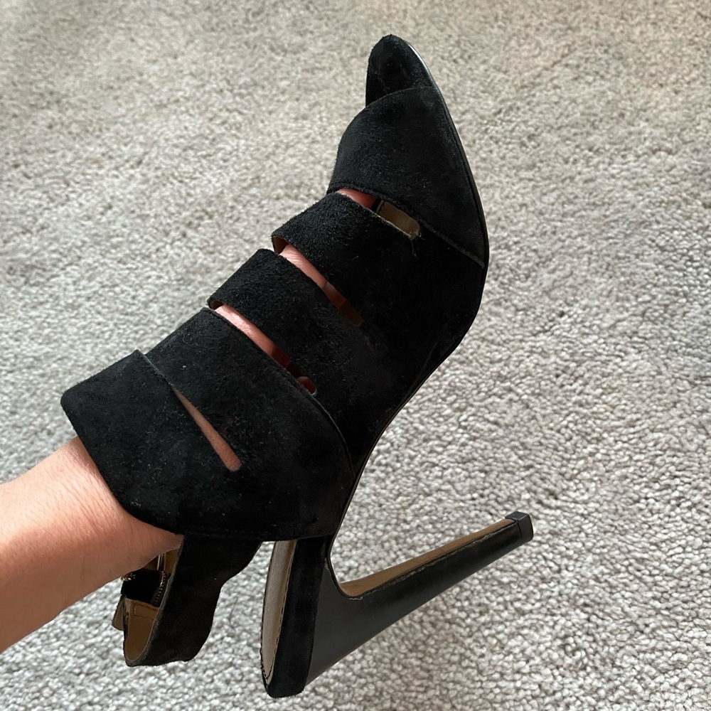 Black heeled suede sandals